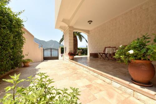 Apartment Maniva