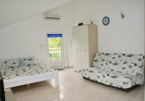 Studio Apartments Morinj