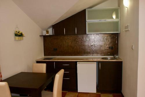 Studio Apartments Morinj