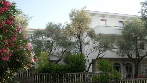 Apartments Marovi?