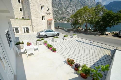 Luxury Seafront Apartment Vujovic