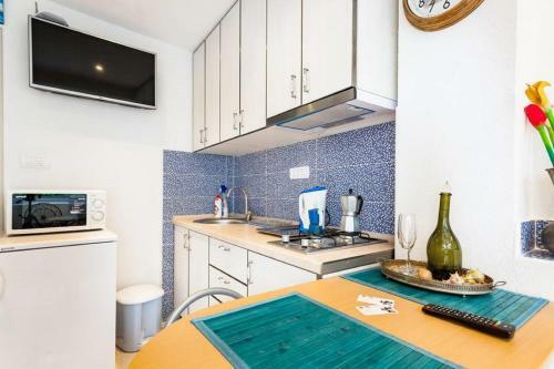 Hostal Bluemarine Rooms & Apartments