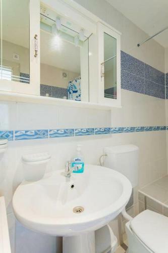 Hostal Bluemarine Rooms & Apartments