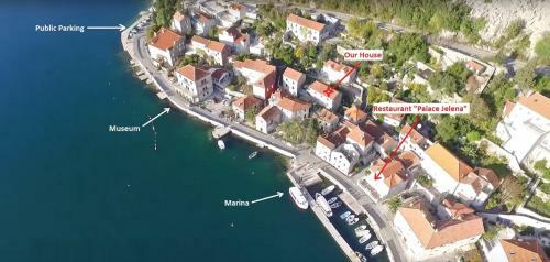 Hostal Bluemarine Rooms & Apartments