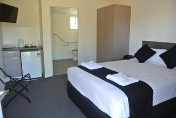 Dooleys Springsure Tavern & Motel