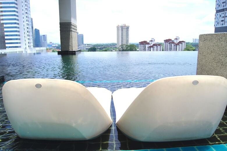 Hotel Twin Galaxy Suites By Iconic Bliss