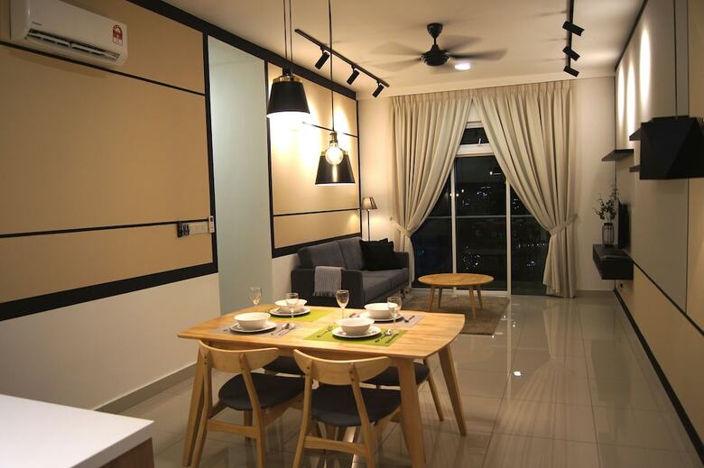 Hotel Twin Galaxy Suites By Iconic Bliss