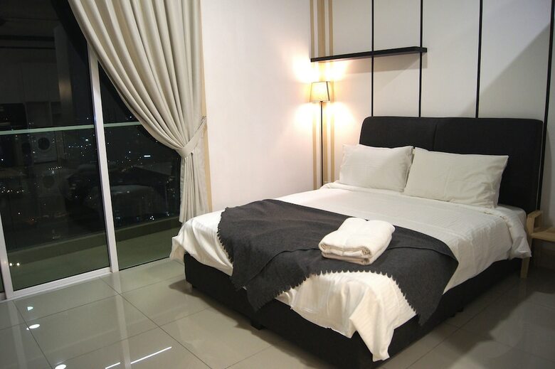 Hotel Twin Galaxy Suites By Iconic Bliss