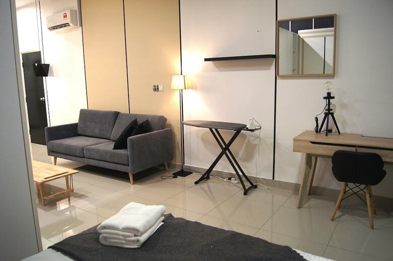 Hotel Twin Galaxy Suites By Iconic Bliss