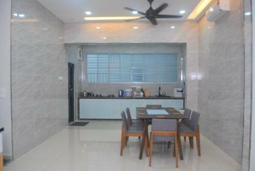 Os Homestay Seri Austin Hills