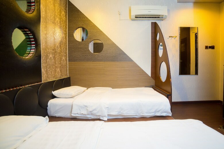 Hotel Holmes