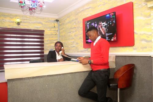 Mayoral Hotel & Suite