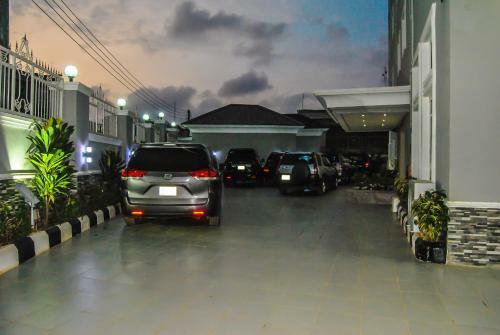 Royal Jatoz Hotels