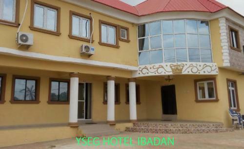 Yseg Hotel