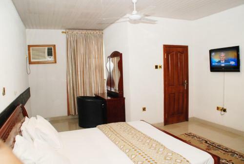 Royalty Hotels & Recreations