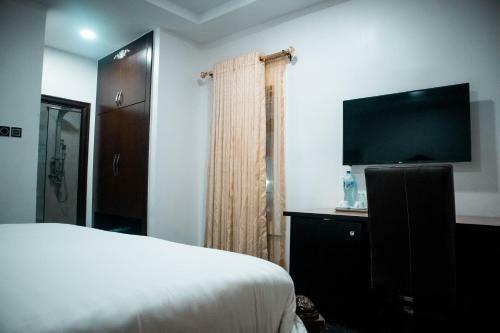 Poshlux Executive Hotel