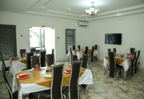 Poshlux Executive Hotel