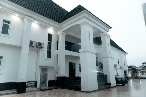 Poshlux Executive Hotel