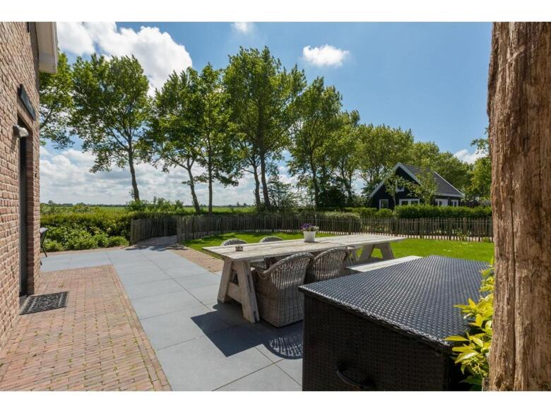 Spacious Mansion In Vrouwenpolder With Terrace