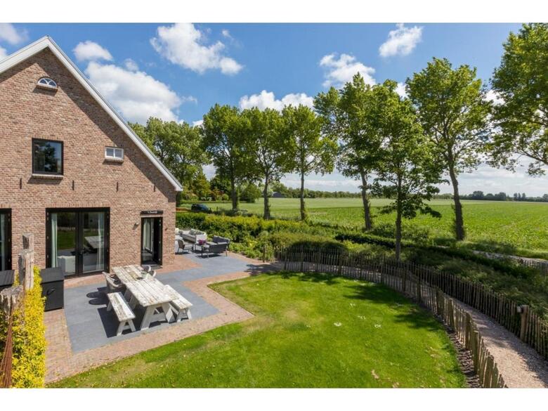 Spacious Mansion In Vrouwenpolder With Terrace