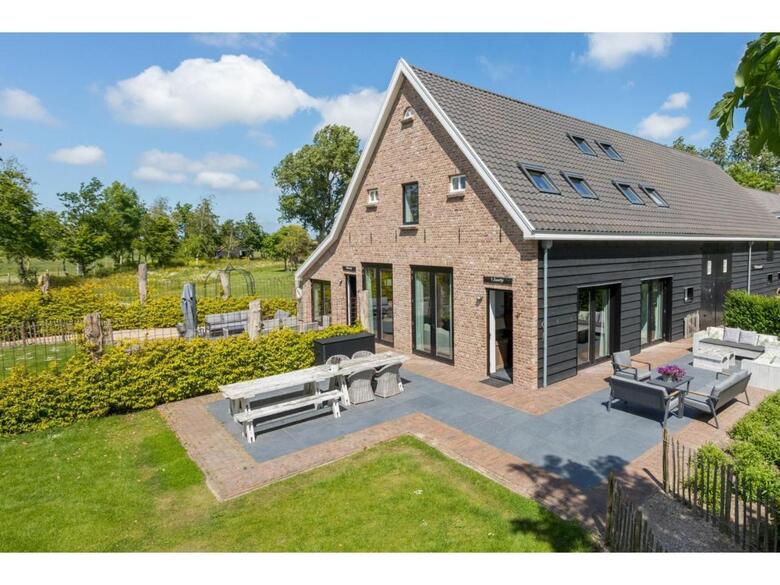 Spacious Mansion In Vrouwenpolder With Terrace