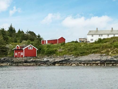 Six-bedroom Holiday Home In Bud