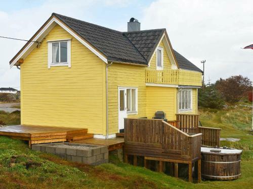 Three-bedroom Holiday Home In Titran