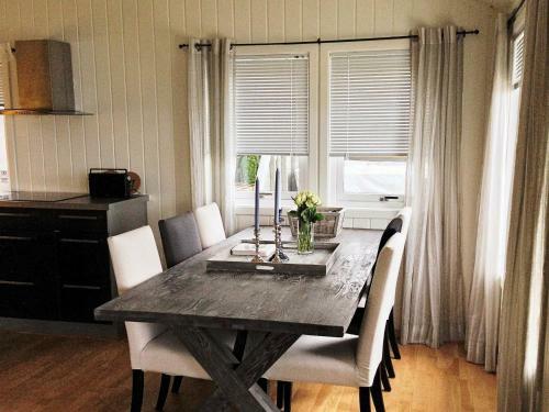 Three-bedroom Holiday Home In Inndyr