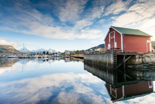 Hotel Vestnes Fjordhotell