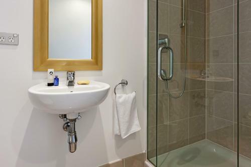 Qv Waterfront Viaduct Private Apartment