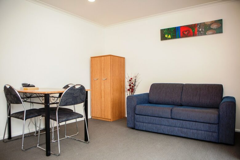 Antonio Mews Motel