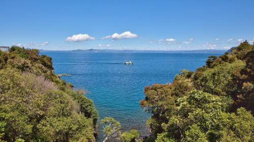 Taupo Treetops Lakestay