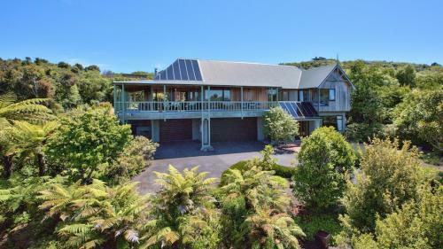Taupo Treetops Lakestay