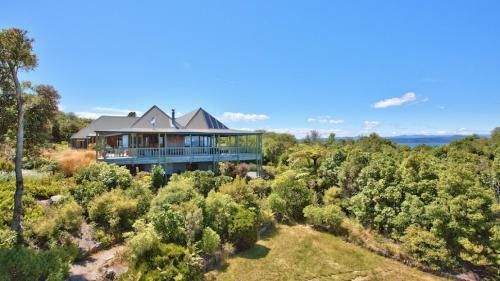 Taupo Treetops Lakestay