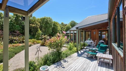 Taupo Treetops Lakestay