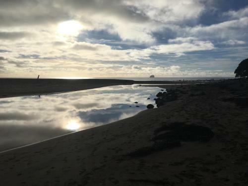 Hot Water Beach Bure Wera