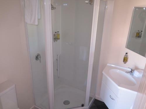 Hotel Wheels And Reels Accommodation