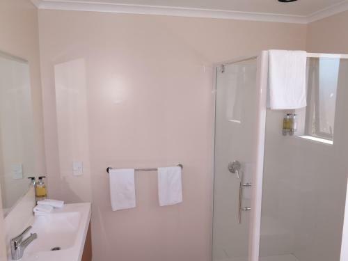 Hotel Wheels And Reels Accommodation