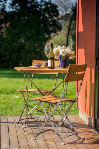 Bed & Breakfast River Road Retreat