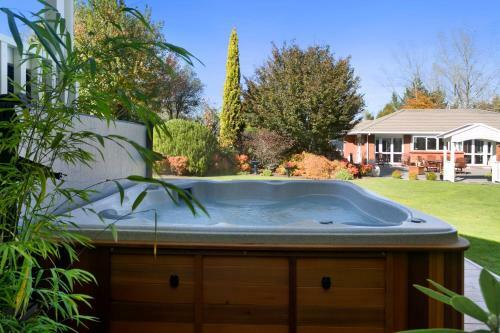 Bed & Breakfast The Retreat Luxury Garden Villa