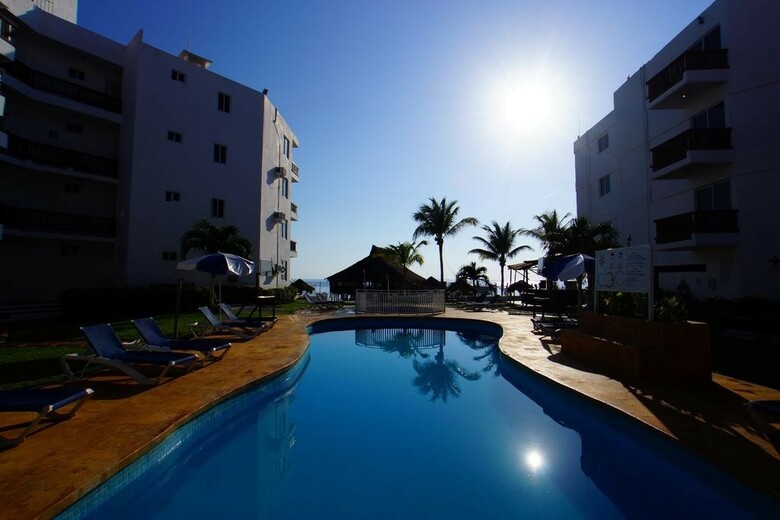Hotel Imperial Las Perlas