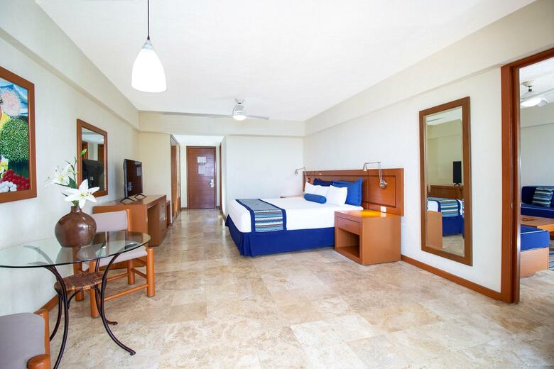 Hotel Plaza Pelicanos Grand Beach Resort