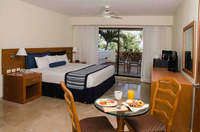 Hotel Plaza Pelicanos Grand Beach Resort