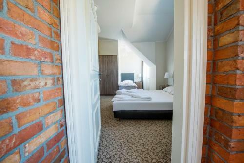 Hostal Nadwarcia?ski Dworek M?odzikowo