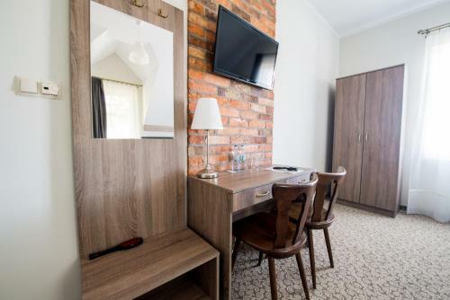 Hostal Nadwarcia?ski Dworek M?odzikowo