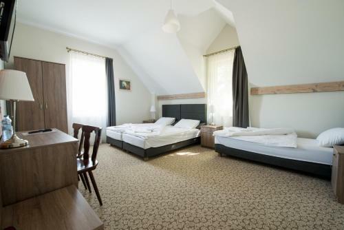 Hostal Nadwarcia?ski Dworek M?odzikowo