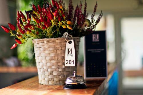 Rj Hotel