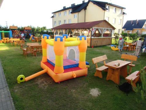 Hostal Dworek Karwia Wiosenna 8