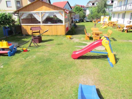 Hostal Dworek Karwia Wiosenna 8