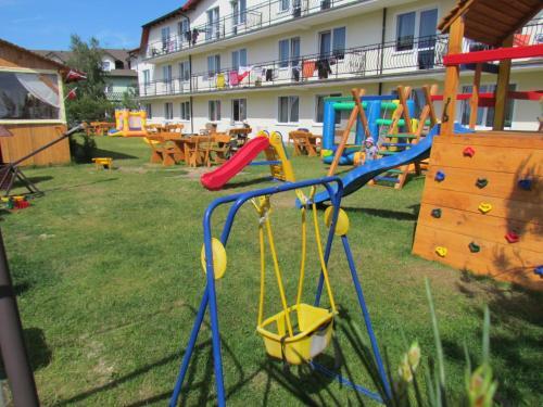Hostal Dworek Karwia Wiosenna 8
